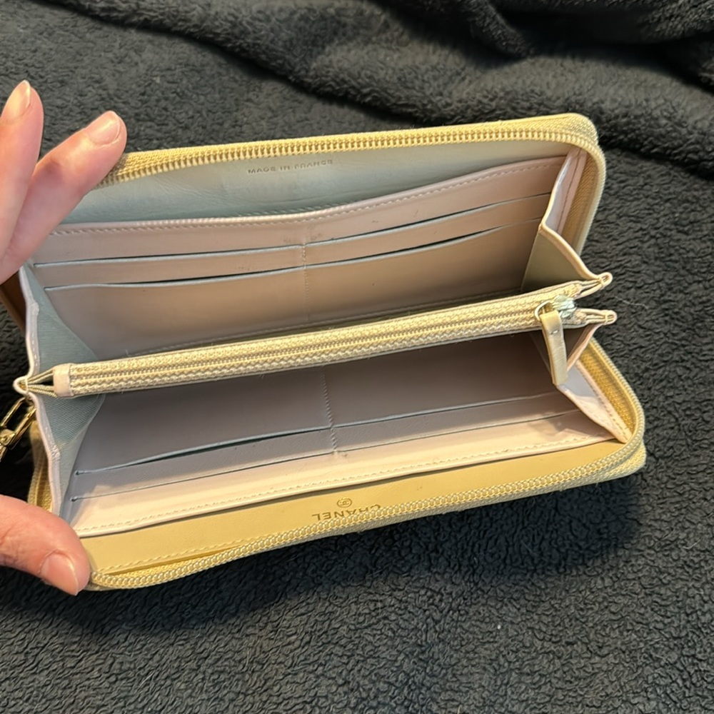 EUC Chanel • COCO Gold CC Diamond Stitch Quilted Lambskin Long Zippy Wallet - Picture 4 of 9